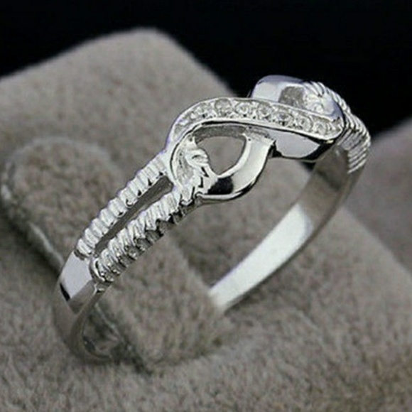 TRENDY .925 STERLING SILVER INFINITY RING - Picture 2 of 8